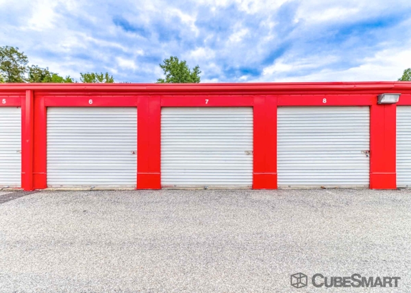 Facility photo: //images.sparefoot.com/medium/216685686f80a0d7481.jpg