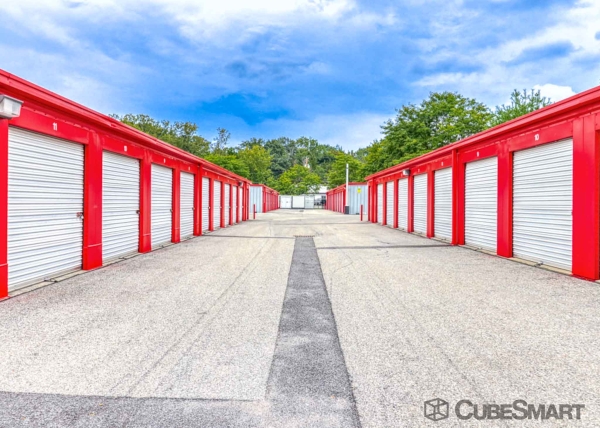 Facility photo: //images.sparefoot.com/medium/216685686f80a267a91.jpg
