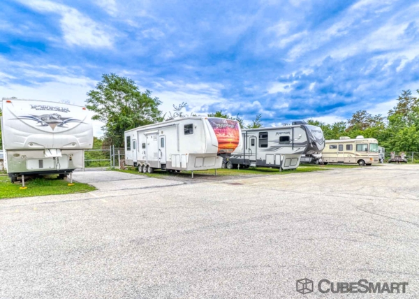 Facility photo: //images.sparefoot.com/medium/2166856985b11567280.jpg