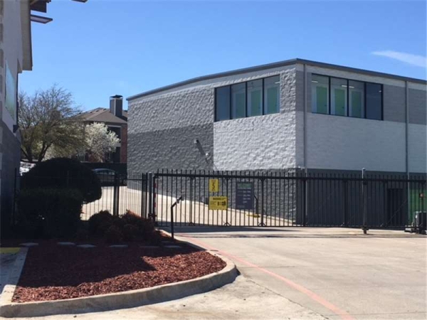 Storage Units at Extra Space Storage - 1312 - Grand Prairie - N Hwy 360 - 2255 North Highway 360