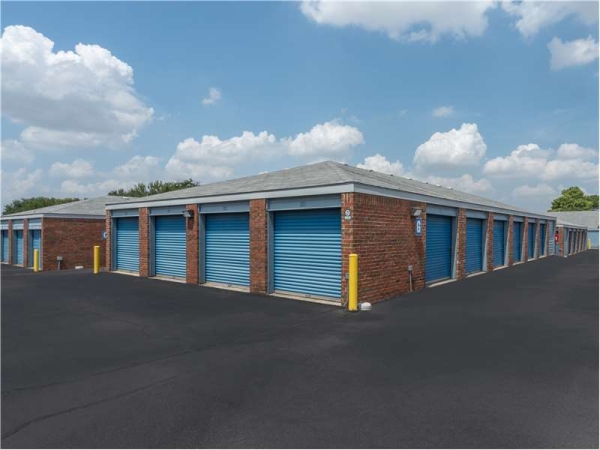 Storage Units at Extra Space Storage - 7410 - Dallas - 3335 Northwest Hwy - 3335 West Northwest Highway