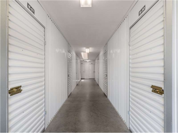 Storage Units at Extra Space Storage - 7410 - Dallas - 3335 Northwest Hwy - 3335 West Northwest Highway