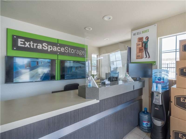 Storage Units at Extra Space Storage - 7410 - Dallas - 3335 Northwest Hwy - 3335 West Northwest Highway