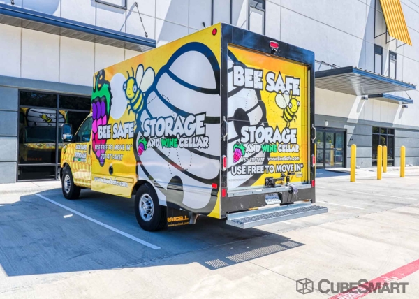 Facility photo: //images.sparefoot.com/medium/216749691f00a2c686a.jpg