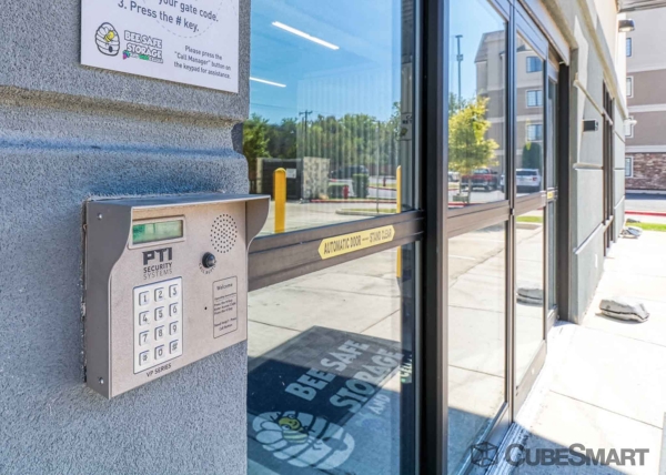 Facility photo: //images.sparefoot.com/medium/2167496979da261b06f.jpg