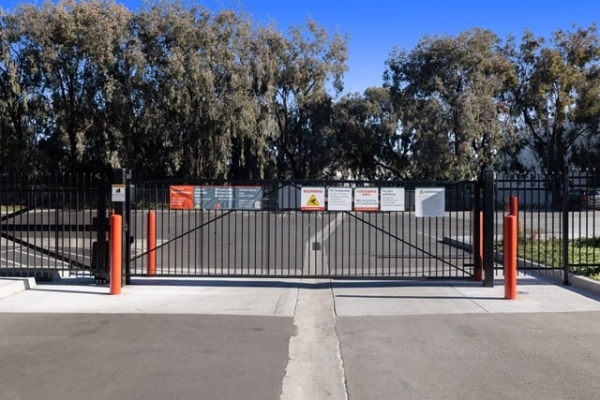Facility photo: //images.sparefoot.com/medium/216765687b9d46a56e5.jpg