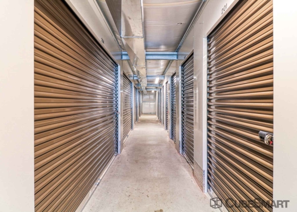 Facility photo: //images.sparefoot.com/medium/2168316881e8bfec2fe.jpg