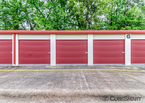 Facility photo: //images.sparefoot.com/medium/2168906883404489eb9.jpg