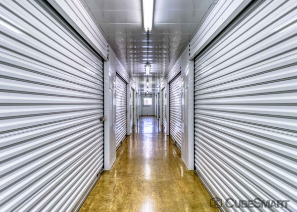 Facility photo: //images.sparefoot.com/medium/2168906883404618eff.jpg