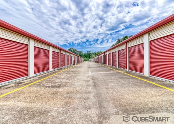Facility photo: //images.sparefoot.com/medium/2168906a19542a9d810.jpg