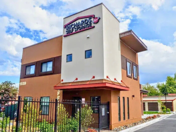 Facility photo: //images.sparefoot.com/medium/216892697d0b79b5374.png