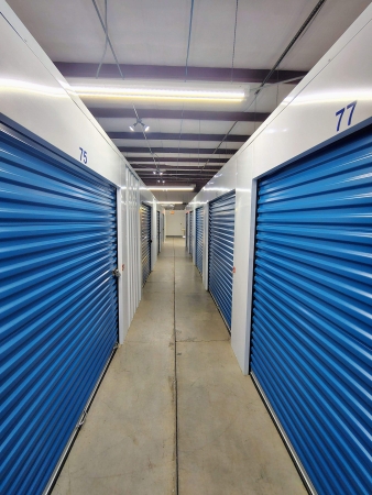 Facility photo: //images.sparefoot.com/medium/2169186a0b7ea352300.jpg