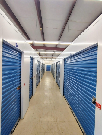 Facility photo: //images.sparefoot.com/medium/2169186a0b7ea54565f.jpg