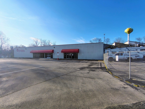 Facility photo: //images.sparefoot.com/medium/2169186a0b7ea91adca.jpg