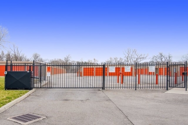 Facility photo: //images.sparefoot.com/medium/21695469610e559851e.jpg