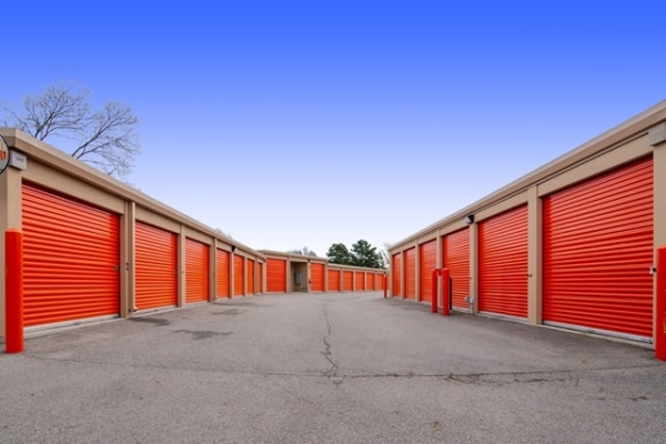Facility photo: //images.sparefoot.com/medium/216956688e0daddd6e8.jpg