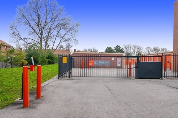 Facility photo: //images.sparefoot.com/medium/216956688e0db060c46.jpg