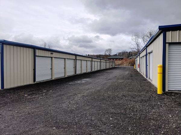 Facility photo: //images.sparefoot.com/medium/216974628693426f857.jpg