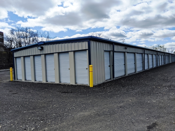 Facility photo: //images.sparefoot.com/medium/2169746286938028ba1.jpg