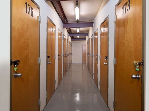 Facility photo: //images.sparefoot.com/medium/2170506994330b1fb2f.jpg