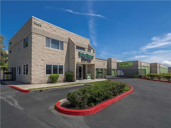 Facility photo: //images.sparefoot.com/medium/217058699432d0cec76.jpg