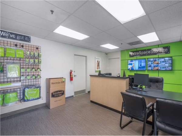 Facility photo: //images.sparefoot.com/medium/21705969943264b87db.jpg