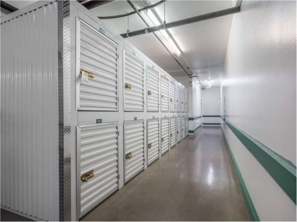 Facility photo: //images.sparefoot.com/medium/2170596994326594652.jpg