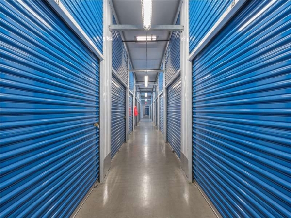 Facility photo: //images.sparefoot.com/medium/2170596994326677ae9.jpg