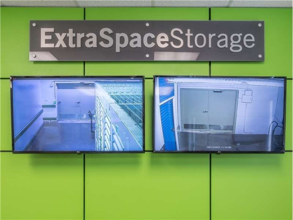 Facility photo: //images.sparefoot.com/medium/217059699432681d899.jpg