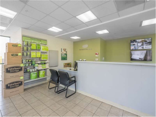 Facility photo: //images.sparefoot.com/medium/21706069943304d958d.jpg