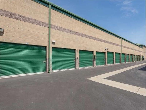 Facility photo: //images.sparefoot.com/medium/21706069943305d2fa8.jpg