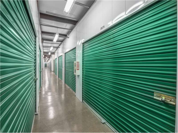 Facility photo: //images.sparefoot.com/medium/21706069943306c9058.jpg