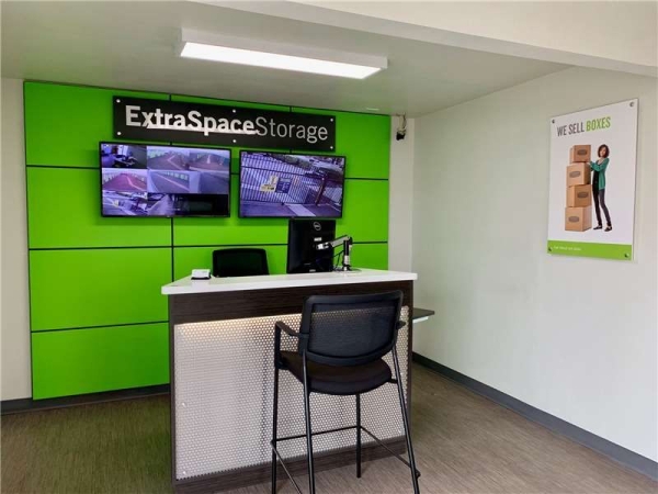 Facility photo: //images.sparefoot.com/medium/2170616994333af1128.jpg