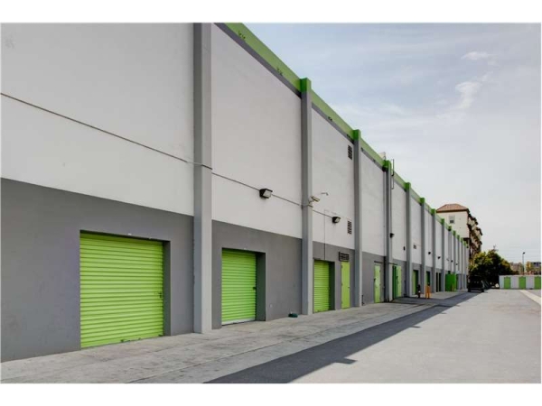 Facility photo: //images.sparefoot.com/medium/217062699432ef96b62.jpg