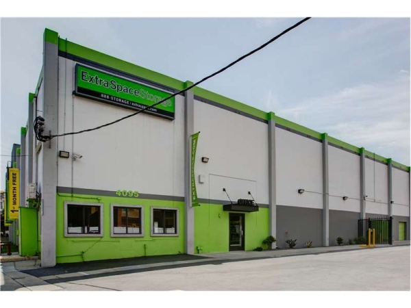 Facility photo: //images.sparefoot.com/medium/217062699432f13b02a.jpg