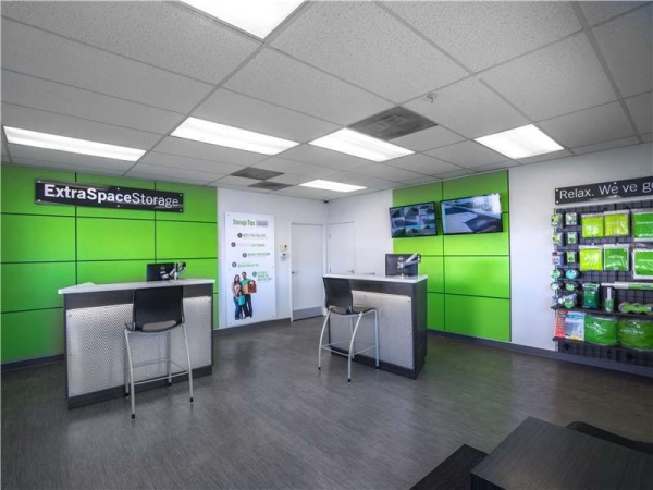 Facility photo: //images.sparefoot.com/medium/217063699432dba5b40.jpg