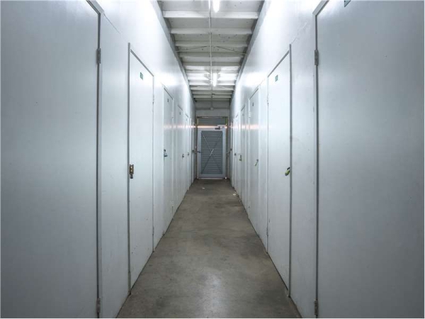 Facility photo: //images.sparefoot.com/medium/217063699432dd30c1d.jpg