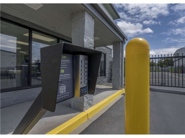 Facility photo: //images.sparefoot.com/medium/217065699433b2ac4ba.jpg