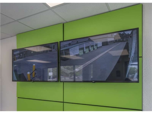 Facility photo: //images.sparefoot.com/medium/217065699433b6b8f18.jpg