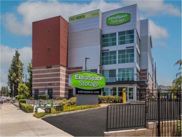 Facility photo: //images.sparefoot.com/medium/2170676994336546727.jpg