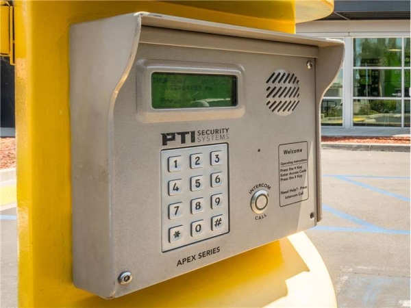 Facility photo: //images.sparefoot.com/medium/217067699433662a8ab.jpg