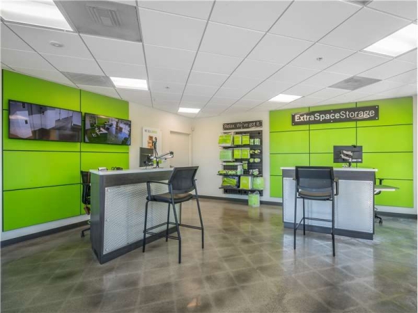 Facility photo: //images.sparefoot.com/medium/217067699433673d506.jpg