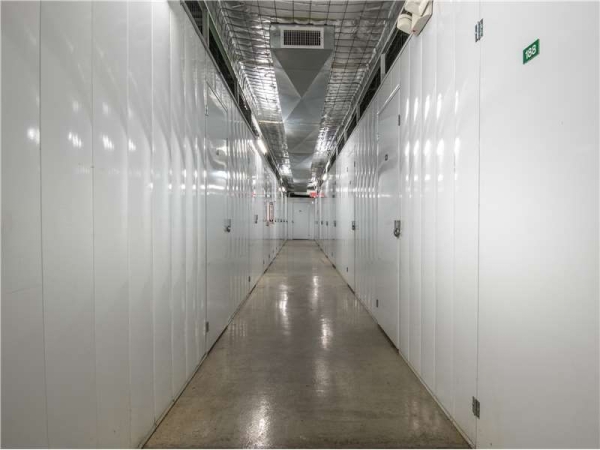 Facility photo: //images.sparefoot.com/medium/217068699433af4aa94.jpg