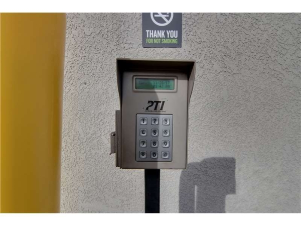 Facility photo: //images.sparefoot.com/medium/217070699433a9d39a8.jpg