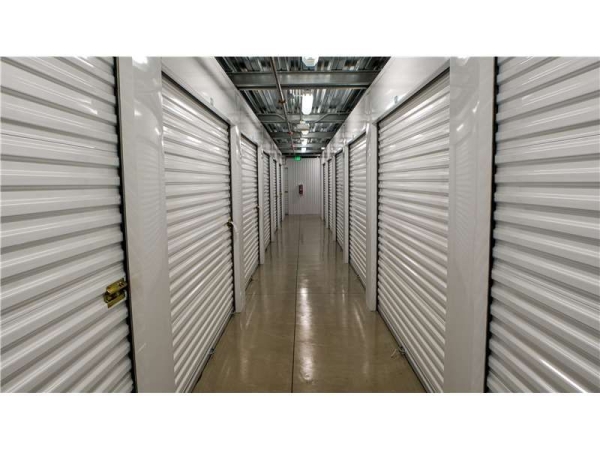 Facility photo: //images.sparefoot.com/medium/21707269943478ae377.jpg