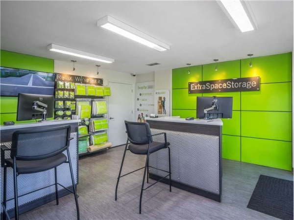 Facility photo: //images.sparefoot.com/medium/2170736994342052467.jpg