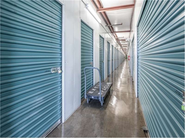 Facility photo: //images.sparefoot.com/medium/2170736994342236353.jpg