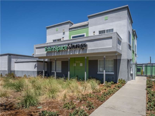 Facility photo: //images.sparefoot.com/medium/217073699434231c3e6.jpg