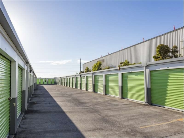 Facility photo: //images.sparefoot.com/medium/2170926994341419051.jpg