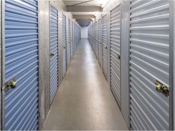 Facility photo: //images.sparefoot.com/medium/21709269943414eec8d.jpg